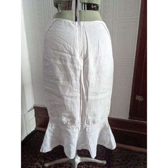 Romantic white linen pencil fishtail skirt with lace details - Picture 9 of 15